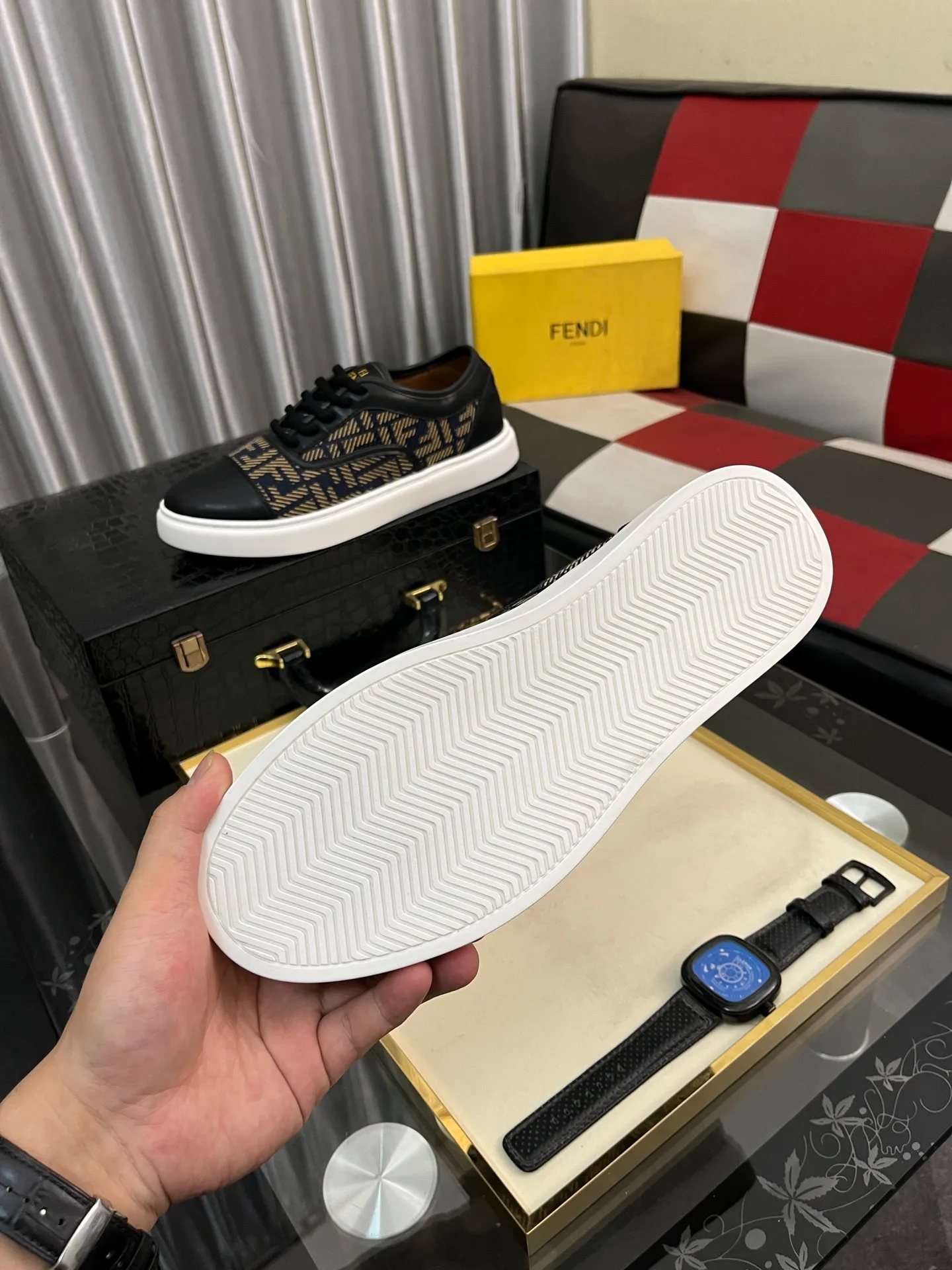 Men's Men's Shoes 💰400⌚️⌚️[Fendi] Fendi's latest casual shoes for men! Available at counters simultaneously! A one-to-one replica of the original. All imported official website one-to-one cowhide fabric. The interior is made of top-grade sheepskin, and the original factory-supplied rubber outsole is used. Leading new fashion concepts. Matching code: 38-443️⃣Colors available